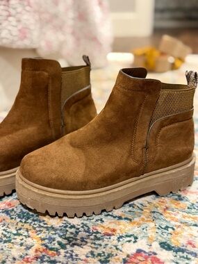 Suede Chelsea Platform Ankle Boots - Brown